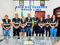Câmara Municipal de Rodrigues Alves padroniza uniforme e entrega credenciais a vereadores