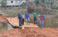 Em visita ao Deracre, vereadora Luciene da Foz reivindica reforma da ponte da Comunidade Luzeiro, em Rodrigues Alves