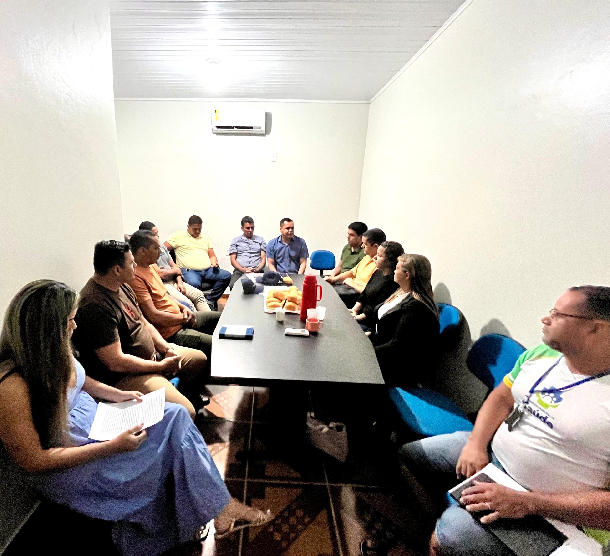Vereadores de Rodrigues Alves realizam reunião com o prefeito e vice para discutir sobre o piso do magistério, incentivo dos ACS e ACE, ano letivo e realização de processos seletivos